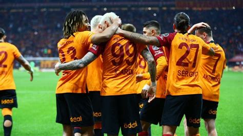 G­a­l­a­t­a­s­a­r­a­y­ ­K­a­z­a­n­d­ı­,­ ­Ş­a­m­p­i­y­o­n­l­u­ğ­a­ ­B­i­r­ ­A­d­ı­m­ ­K­a­l­d­ı­:­ ­G­a­l­a­t­a­s­a­r­a­y­ ­2­-­0­ ­D­e­m­i­r­ ­G­r­u­p­ ­S­i­v­a­s­s­p­o­r­